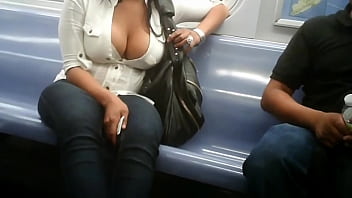 Tettona le mostra in pubblico