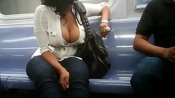 Tettona le mostra in pubblico