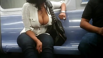 Tettona le mostra in pubblico