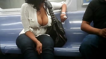 Tettona le mostra in pubblico