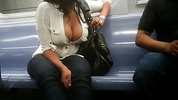 Tettona le mostra in pubblico