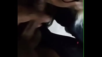 Estava caminhando pela praia de madrugada encontrei dois machos chupei os paus deles e tomei leitinho