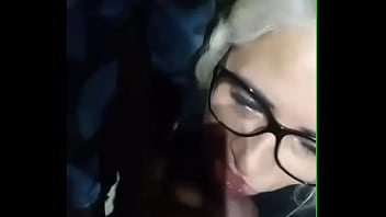 Estava caminhando pela praia de madrugada encontrei dois machos chupei os paus deles e tomei leitinho