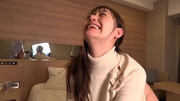 日本神奈川県高校古典教師 簡単な撮影と騙して潮吹きから中出しまで撮影 1