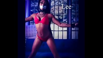 Put my face in her booty