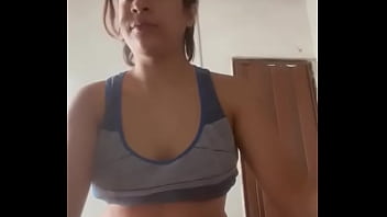 Selene volvió más cachonda que siempre y quiere tener un orgasmo