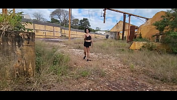 Role com plug no cu em uma fabrica abandonada eu fiquei toda gozada veja completo no sheer