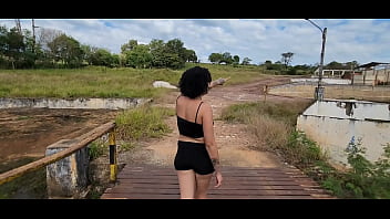 Role com plug no cu em uma fabrica abandonada eu fiquei toda gozada veja completo no sheer