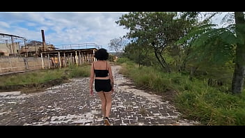 Role com plug no cu em uma fabrica abandonada eu fiquei toda gozada veja completo no sheer