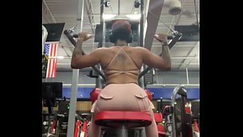Sexy back muscled muscle mommy