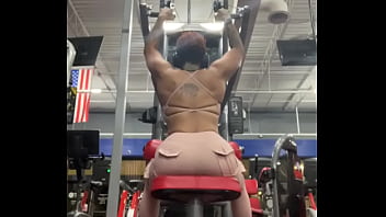 Sexy back muscled muscle mommy