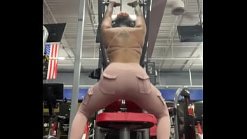 Sexy back muscled muscle mommy