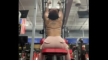 Sexy back muscled muscle mommy