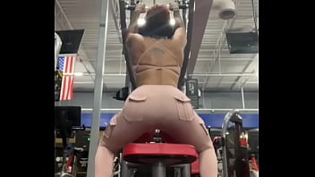 Sexy back muscled muscle mommy