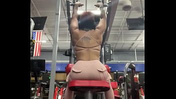 Sexy back muscled muscle mommy