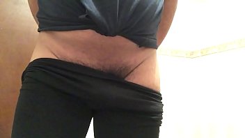 Cross Gay Provandose Unos Leggins thumbnail