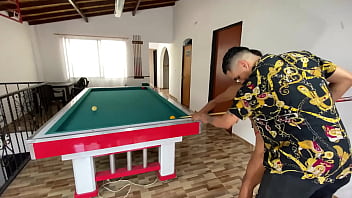 Enseñando a mi amiga latina a jugar al billar kristal bridge dani clark