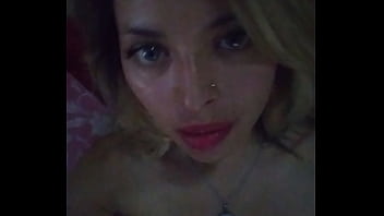 Haciéndome una rica paja mi amor