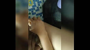 Jovencita masturbandose con juguete