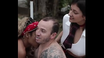 Já viu um anão em uma orgia