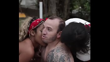 Já viu um anão em uma orgia