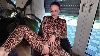 Vergiss nicht unser heißes date heute abend stell dir vor wie ich meine nackten füße sinnlich eincreme