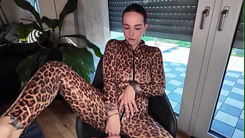 Vergiss nicht unser heißes date heute abend stell dir vor wie ich meine nackten füße sinnlich eincreme