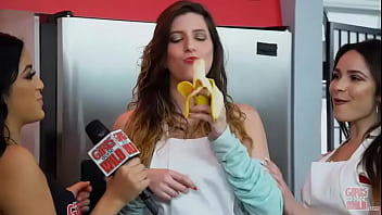 Lesbian cooking and licking