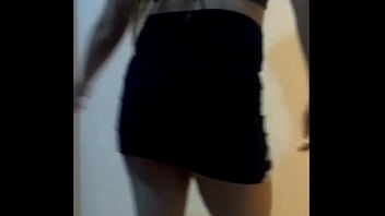 Sophi sem calcinha de sainha