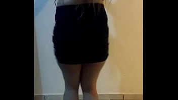 Sophi sem calcinha de sainha