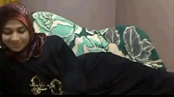 Amateur Arab Milf Rubs Her Pussy Solo Milfddme thumbnail