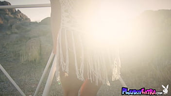 Smoking hot pornstar blondie presenting a sensual striptease