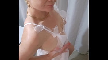 Tu aime ma nouvelle tenu pour dormir avec toi vais pas dormir beaucoup alors