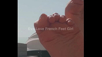 Suite au teaser voici la vidéo entière je joue avec mes magnifiques pieds