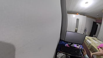 Dona de casa paga técnico com a bunda enquanto marido esta fora