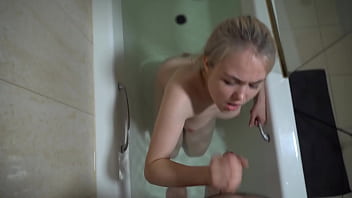 Step daughter taking a bath and sucking dick