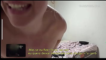 O corno no carro batendo punheta e o macho soltando todo sua porra dentro e no final ele pediu pra ver mas não deixei