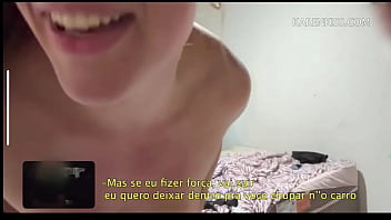 O corno no carro batendo punheta e o macho soltando todo sua porra dentro e no final ele pediu pra ver mas não deixei