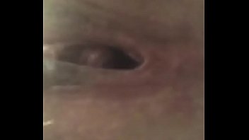 Big pussy lips plug piss plays