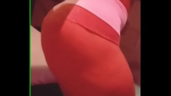 Trintona muito gostosa se exibe na cam