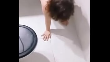 Enterrei a dignidade dela no gozo nos olhos mijo na garganta e tapa até chorar