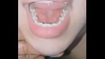 Enterrei a dignidade dela no gozo nos olhos mijo na garganta e tapa até chorar