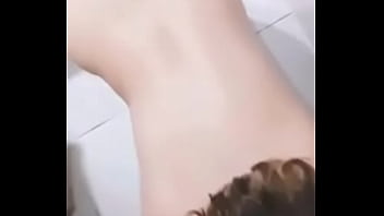 Enterrei a dignidade dela no gozo nos olhos mijo na garganta e tapa até chorar