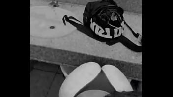 Me sacó la ropita en el paño público del supermercado