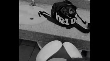 Me sacó la ropita en el paño público del supermercado