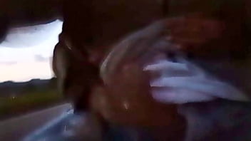 Resolvi bater uma para o gostoso voltando da praia quase nos pegaram