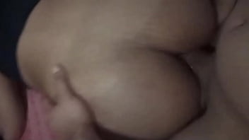 Arrebentando com o cu da casada anal