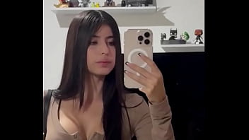 Crees que te la pondría dura solo con un besito