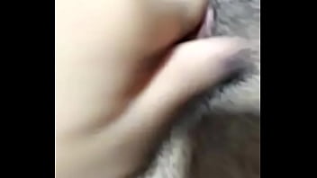 Se exita viendo las fotos que le mandan