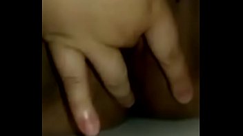 Se toca la gordita puta pensando en mi